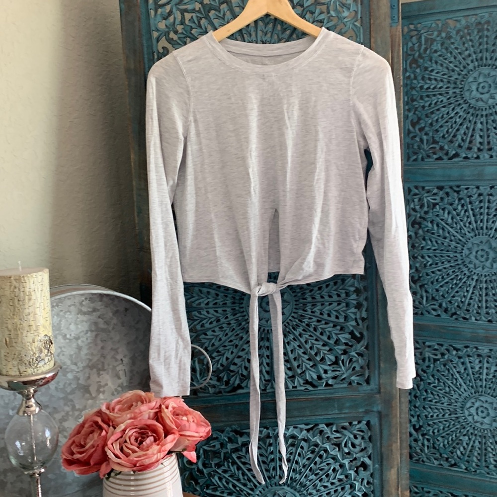 ✨NEW ITEM✨ Lululemon long sleeve crop top